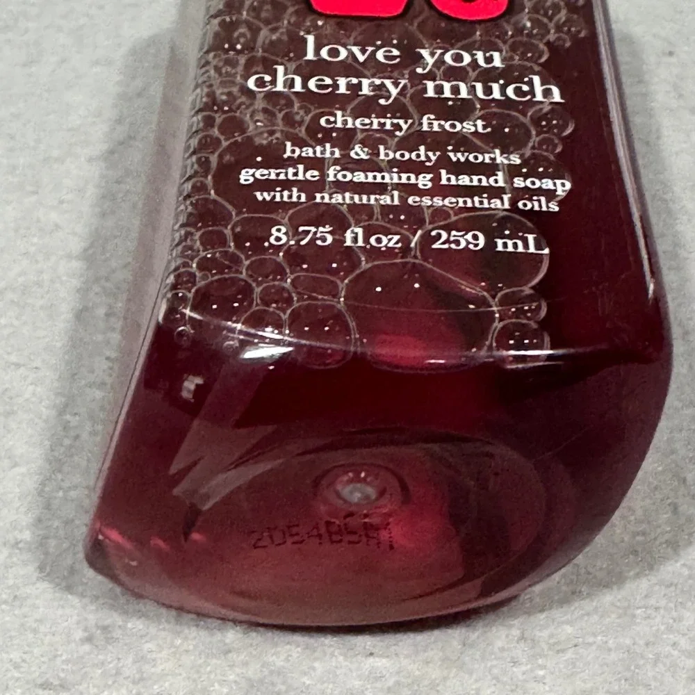 Bath & Body Works Hand Soap Cherry Frost Love You Cherry Much Red 8.75oz